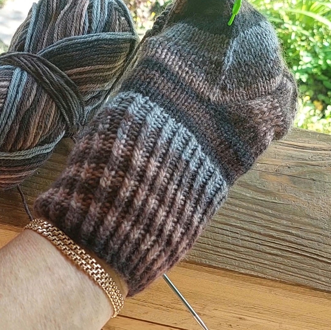 Резинка со скрещенной лицевой.