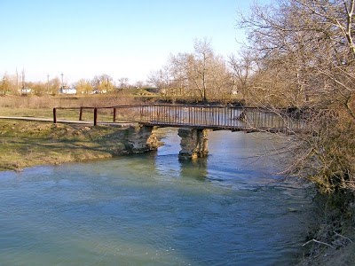 Мостик который соединяет села Уваровку и Новоивановку