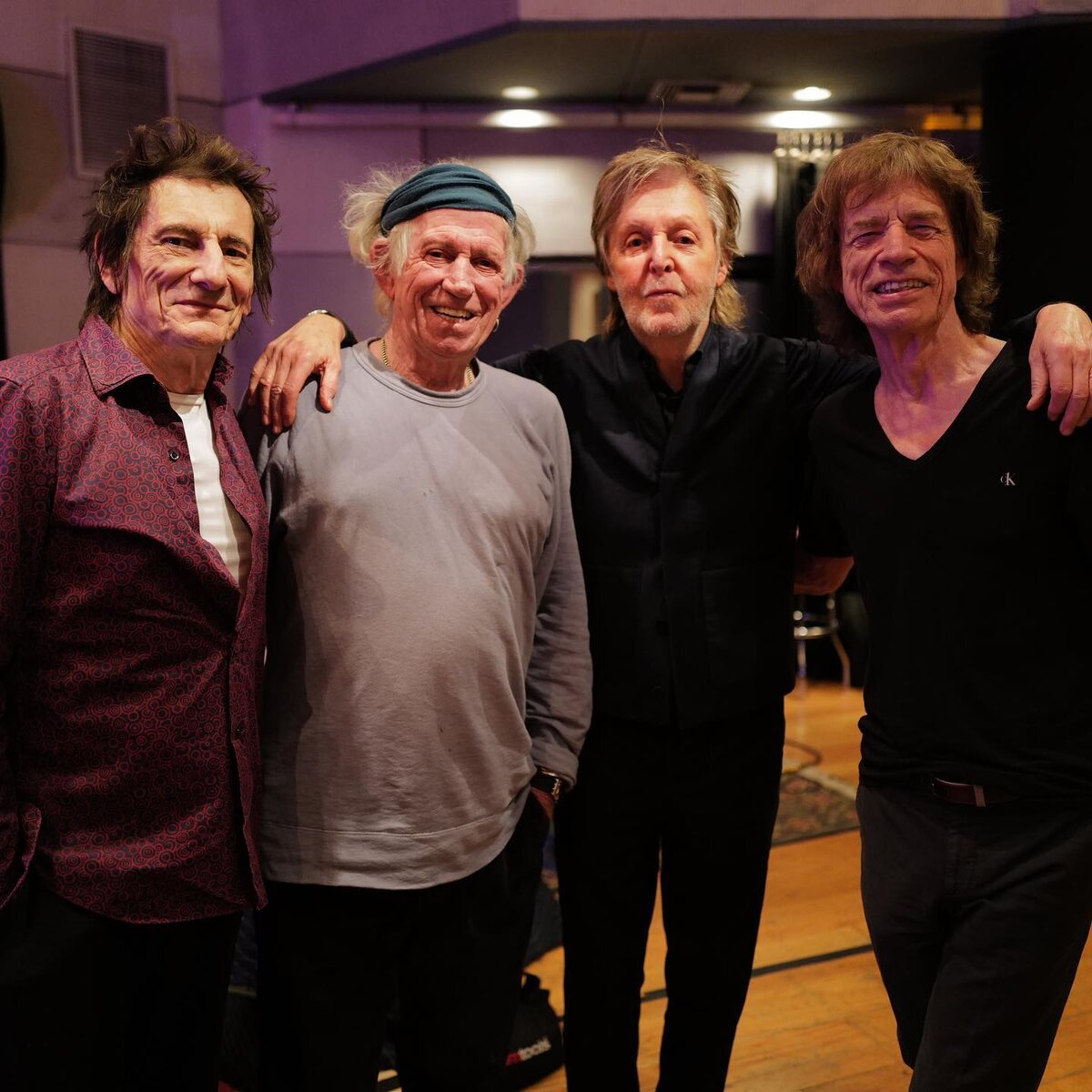 Пол с Роллингами записывают их альбом, 2023