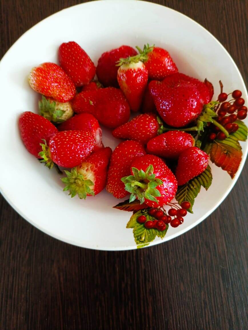 Клубника из нашей деревни 🍓