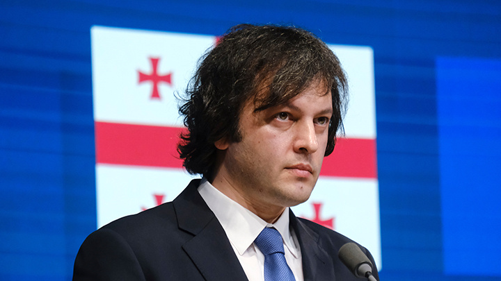 ГРУЗИНСКИЙ ПРЕМЬЕР ИРАКЛИЙ КОБАХИДЗЕ НЕ ЖЕЛАЕТ ПРОГИБАТЬСЯ ПОД ЗАПАД И ПРЕДАВАТЬ ИНТЕРЕСЫ СВОЕЙ СТРАНЫ. ФОТО: ALEXANDROS MICHAILIDIS/SHUTTERSTOCK