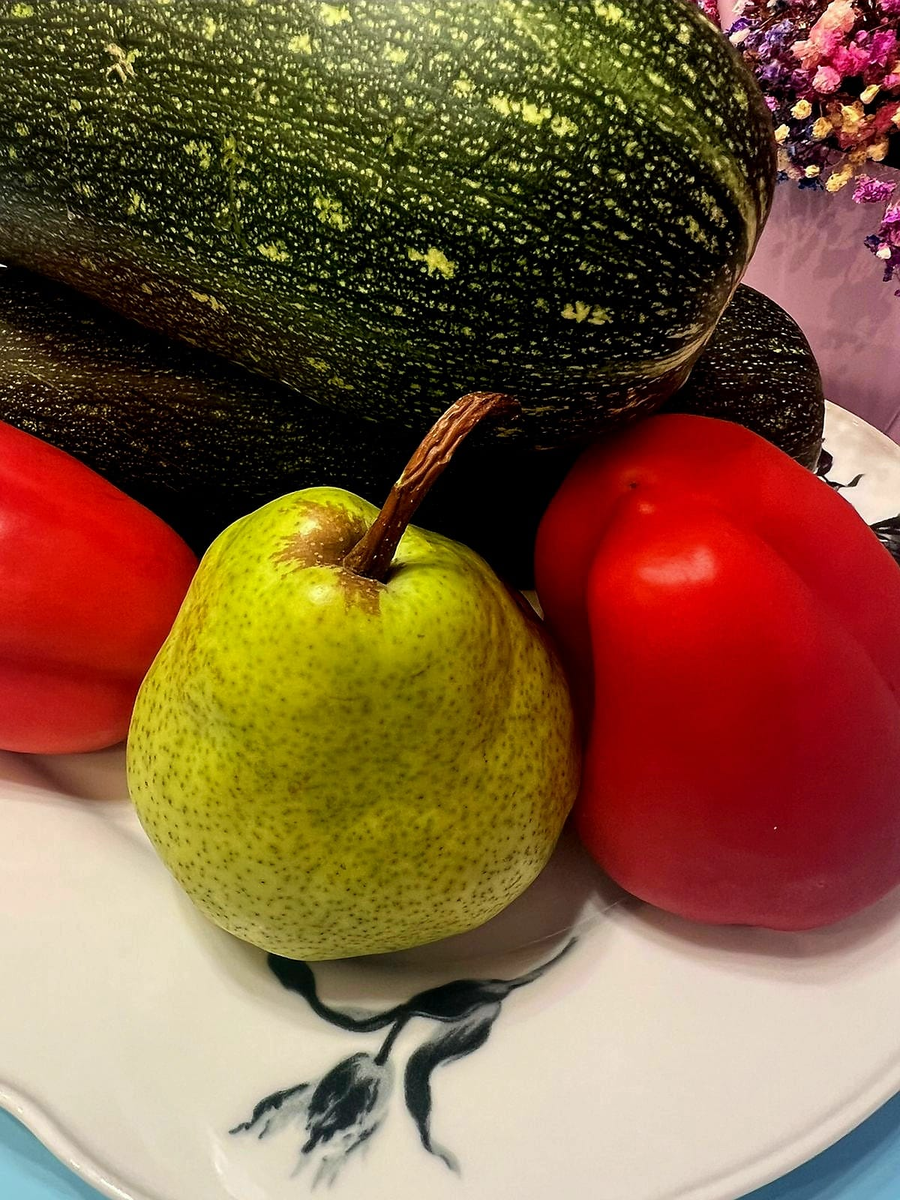 Личная фотография автора канала. Сезонные осенние овощи и фрукты.