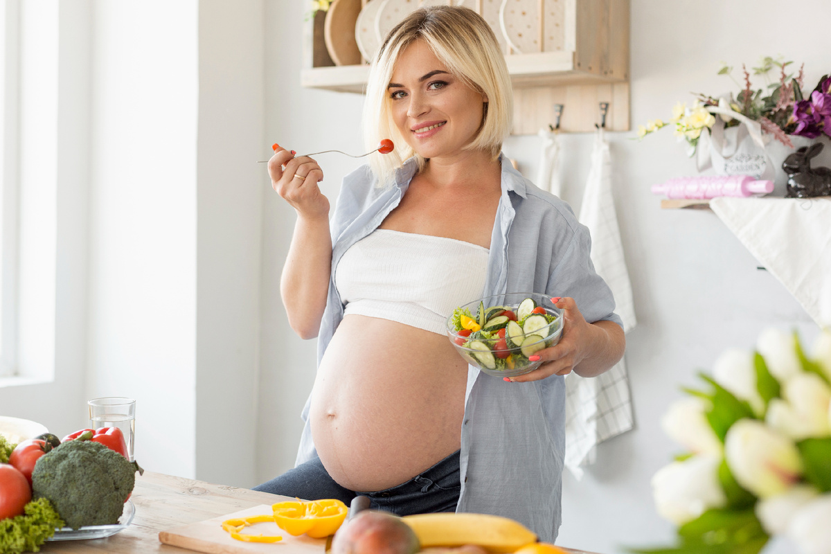 <a href="https://ru.freepik.com/free-photo/pregnant-woman-looking-camera-kitchen_5594316.htm#fromView=image_search_similar&page=1&position=0&uuid=84fd6e93-3733-41de-a4f9-089dc2f5f38a">Изображение от freepik</a>
