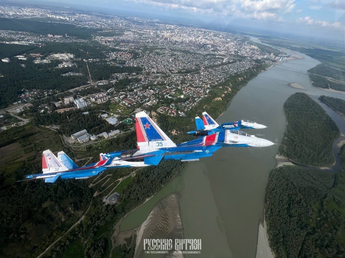 Стрижи прилетели уже сегодня и пролетели над всем городом. Даже мимо моей работы прошмыгнули. Наделали фоток нашего города с высоты, которые уже попали во все городские группы. Фотография позаимствована в одной из групп вк.