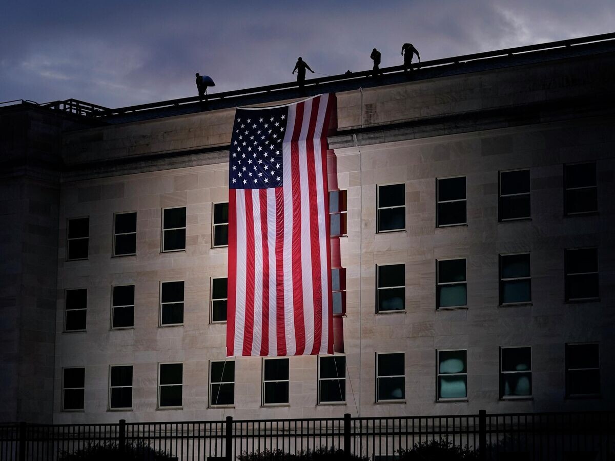    Американский флаг на здании Министерства обороны США© AP Photo / J. Scott Applewhite