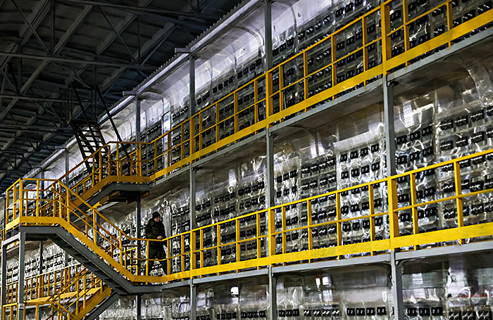    Майнинговая ферма в Иркутской области. Архивное фото.Александр Рюмин/ТАСС