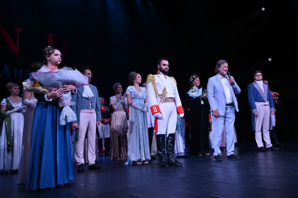    Спектакль «Князь Андрей Болконский». Фото: Донецкая муздрама