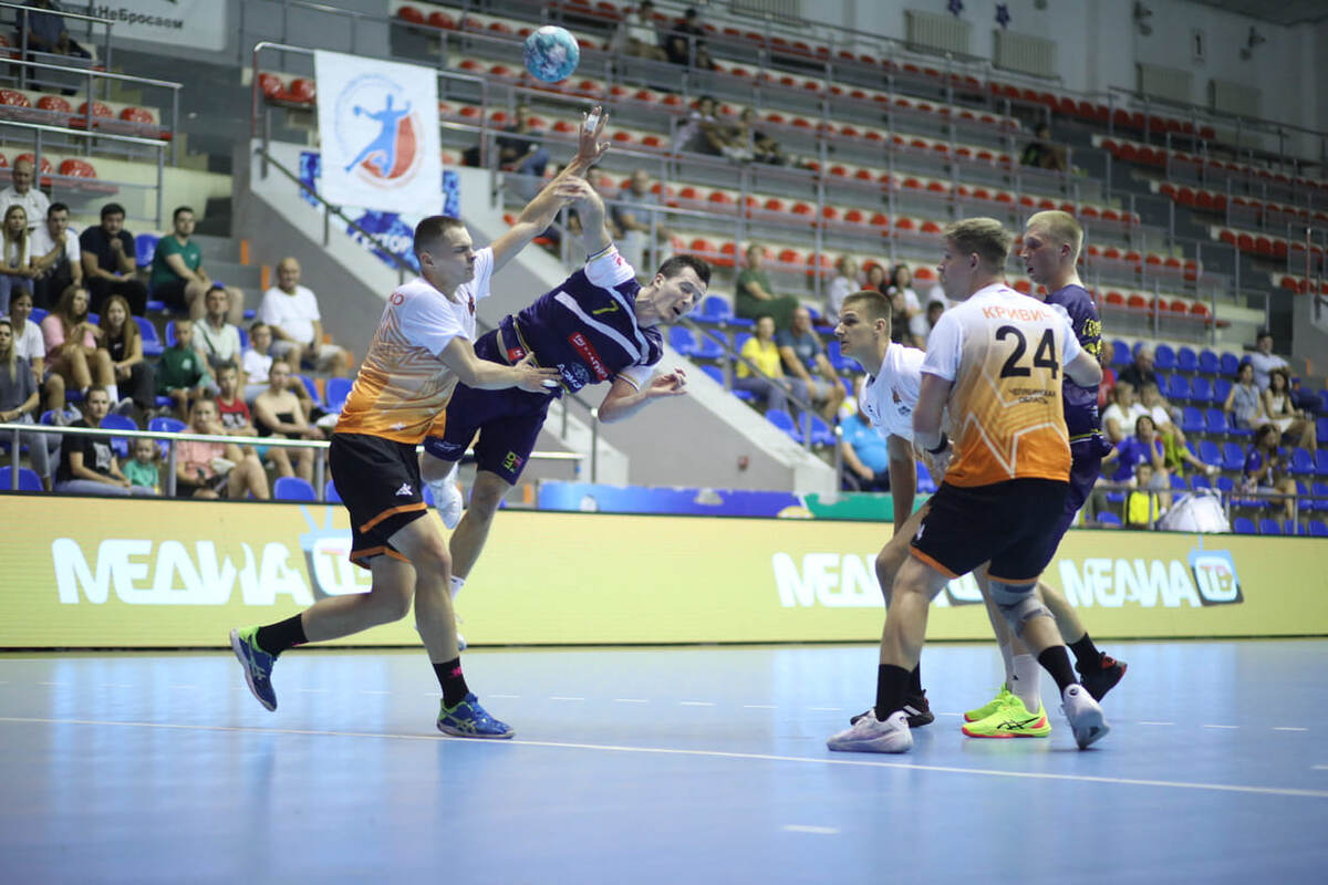    В атаке лучший снайпер сезона-2023/24 Савелий Шалабанов