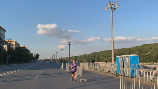 Ежедневная беговая тренировка в Москве || 2 минуты для развития выносливости :)