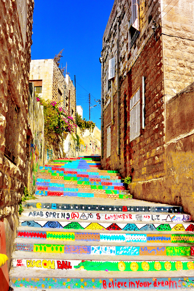 Рэйнбоу-стрит. Да, мило, но Амман этими лесенками не удивишь