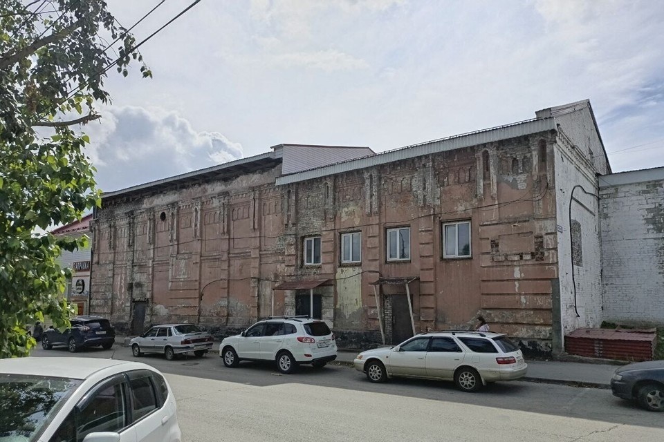    Здание на пересечение улиц Гоголя и Максима Горького уже без сайдинга Александр Коровниченко