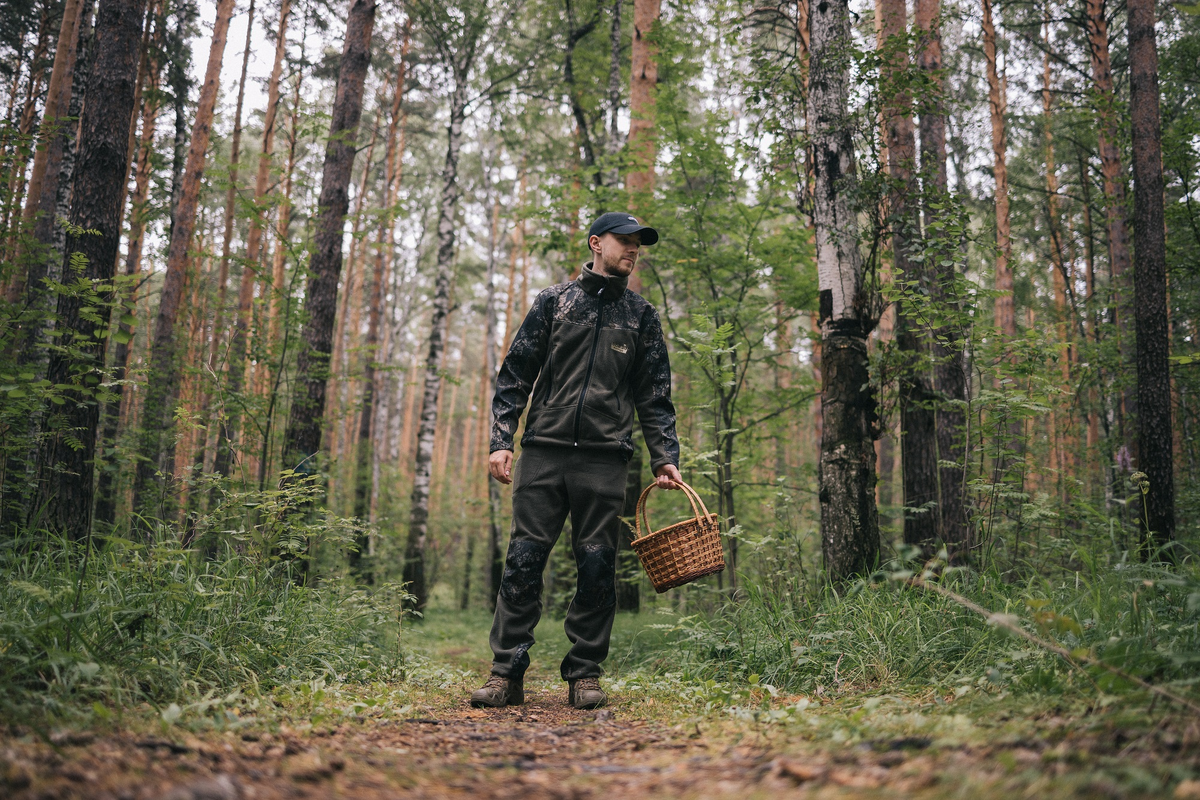 В лес лучше надевать удобную и немаркую одежду