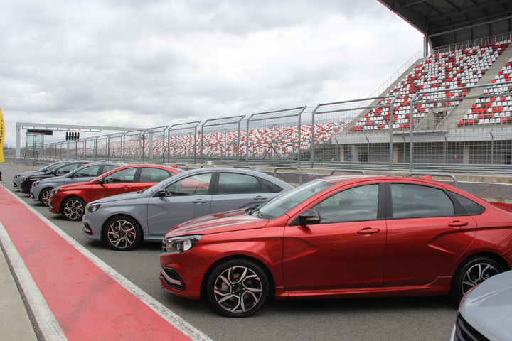 Lada Vesta Sport. Фото сделано в мае 2021 года на автодроме Moscow Raceway.
