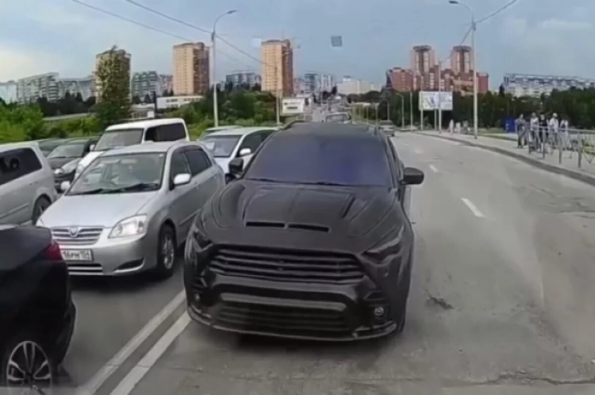    В Новосибирске нарушителя на Infiniti оштрафовали на 30 тысяч рублей