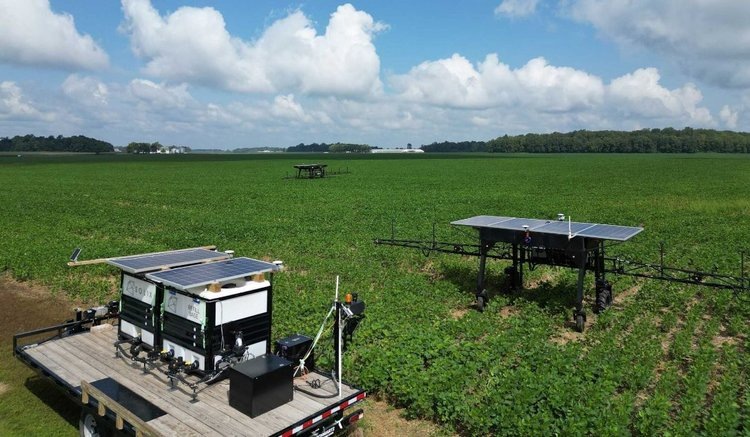    Док-станция с ИИ для робота опрыскивателя сможет подбирать конкретную агрохимию для конкретного поля