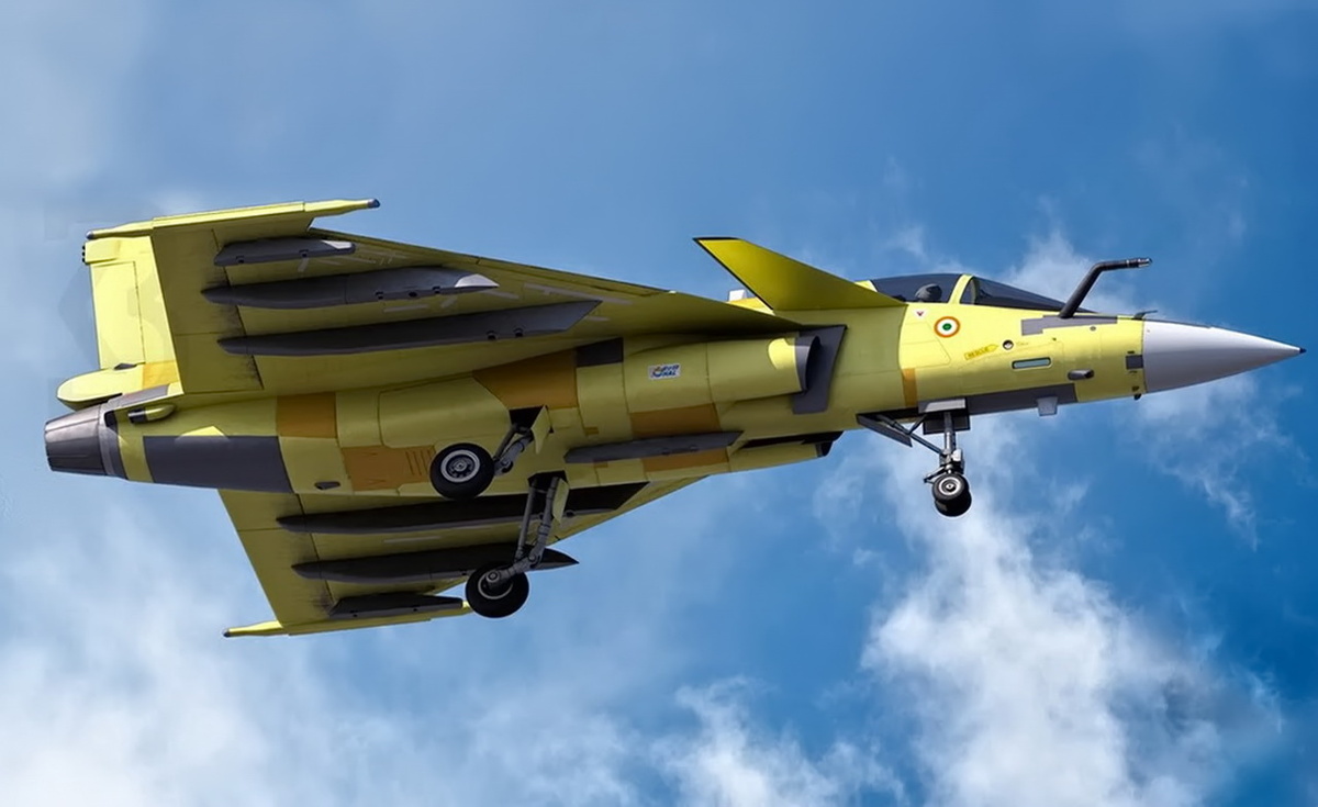 Прототип перспективного индийского легкого истребителя Tejas в версии Mk2