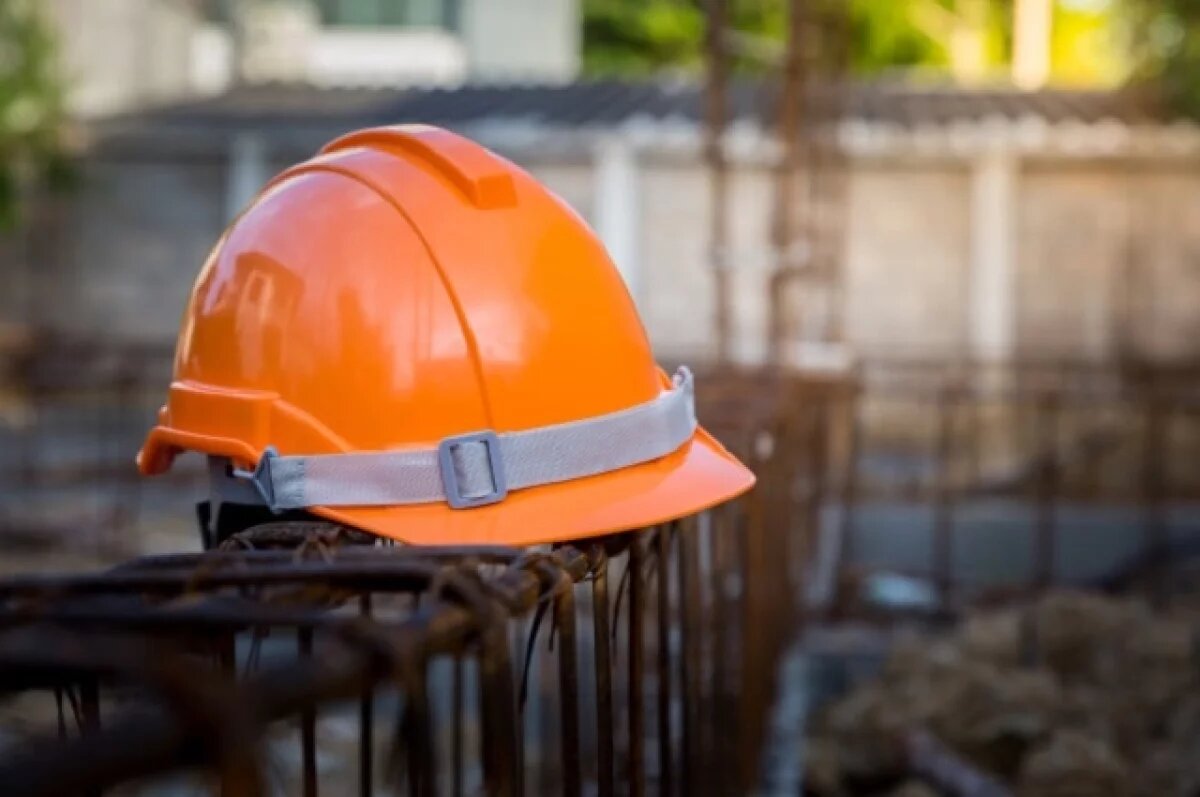    В Надыме появился горельеф «Пять строителей»