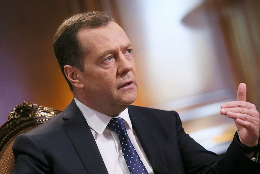    Медведев: Запад показал, что без миграционной политики страна «просто треснет»