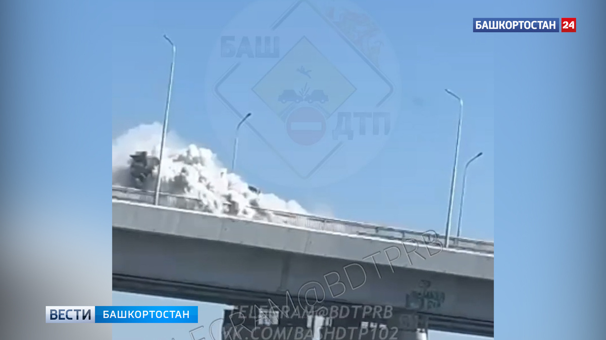    Бетономешалка загорелась во время движения по Затонском мосту в Уфе