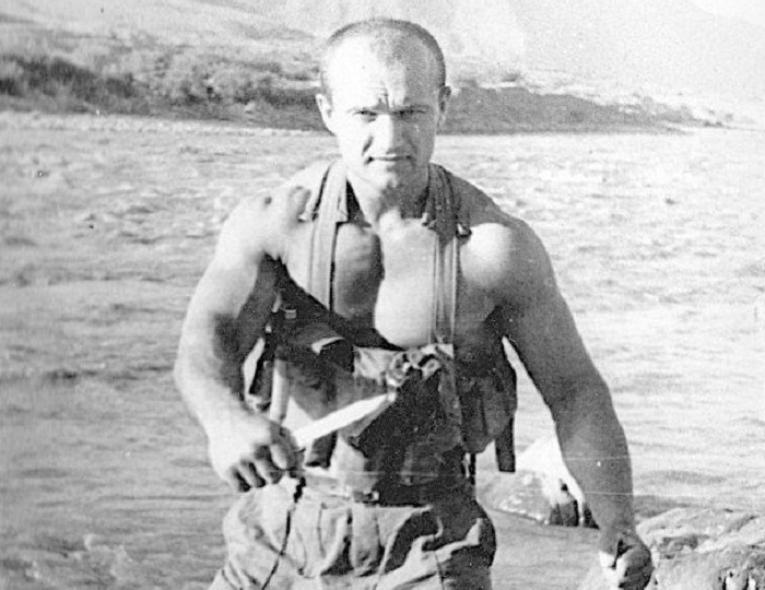 Как советский спецназовец с ножом сошелся в рукопашной с афганским моджахедом. Кто победил