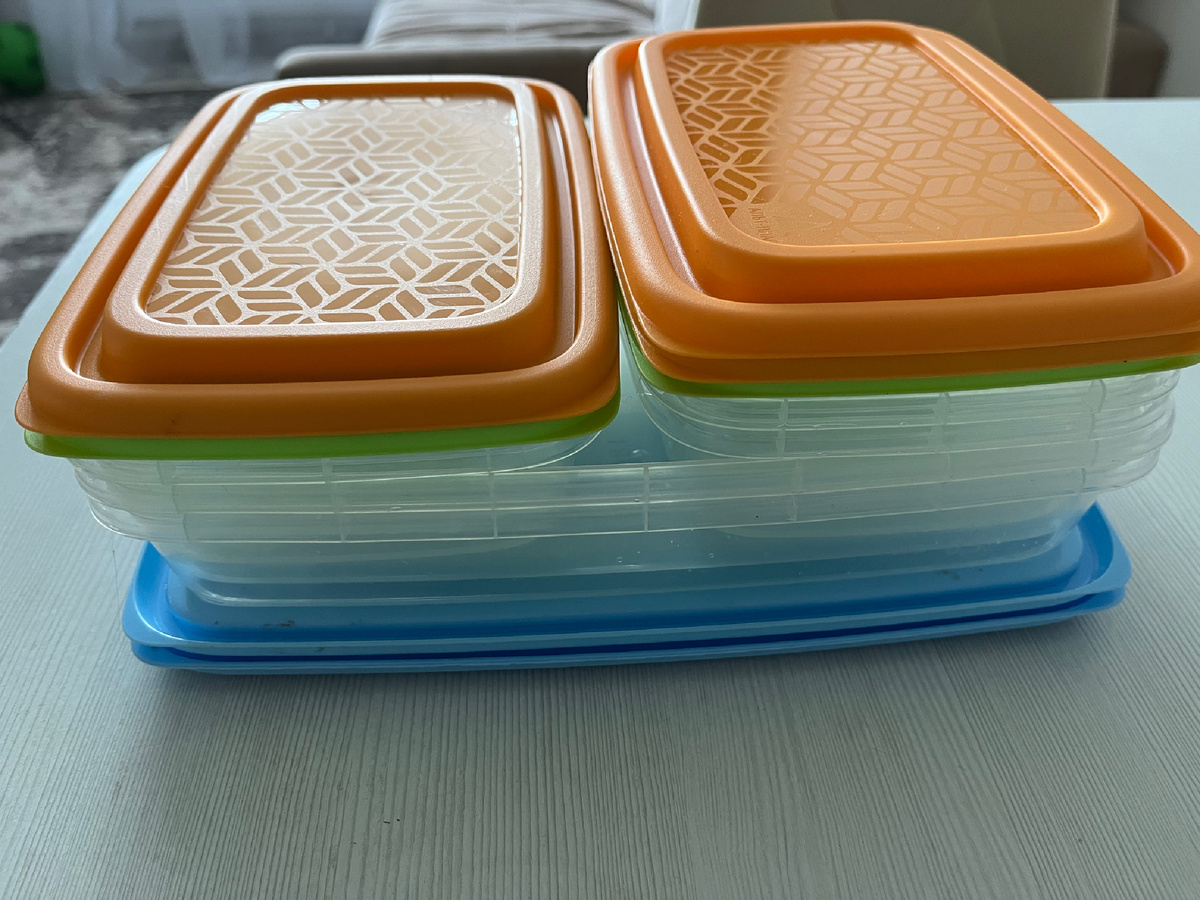 Это фото набора из 3 размеров, еще отдельно заказывала набор из 5 больших с голубой крышкой.