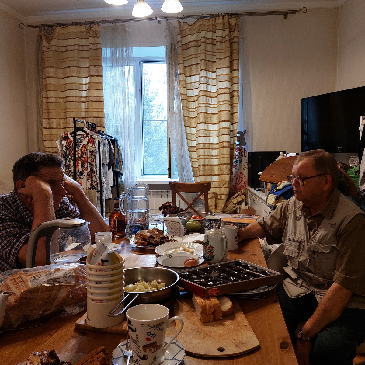 Двоюродные братья. Беседа очень интересная и ОЧЕНЬ нужная, и в целом-то никакие яблоки и виноград, куда мы тут так стремимся,  ее не заменят...