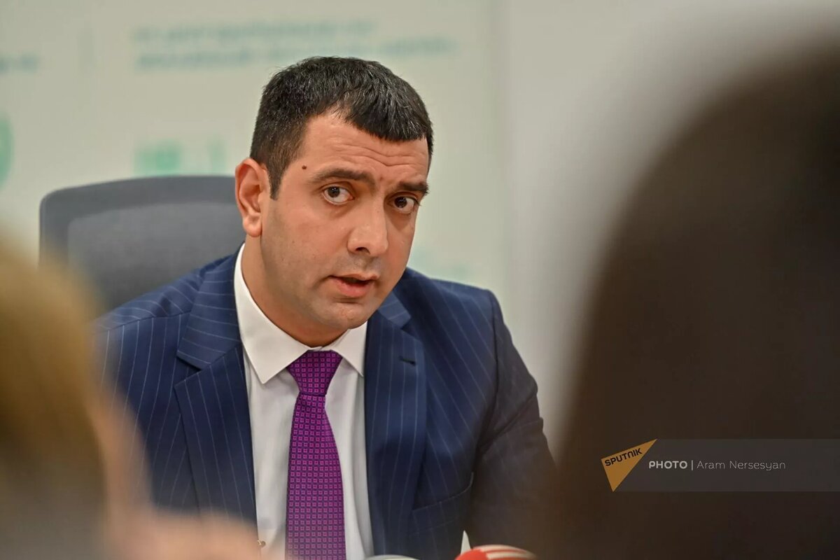 Руководитель Инспекционного органа Славик Саргсян на пресс-конференции по теме контроля за оборотом лекарств в Армении (28 августа 2024). Еревaн © Sputnik / Aram Nersesyan