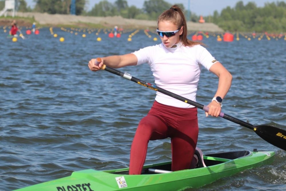 В байдарке у Сони не очень получалось, зато на каноэ все срослось / Алтайский спорт