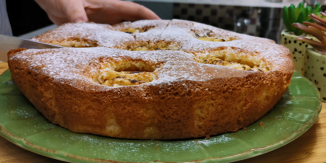 Скорее ставьте чайник и не говорите, что это Шарлотка. Итальянский яблочный пирог за 5 минут, чудо какой пышный и вкусный