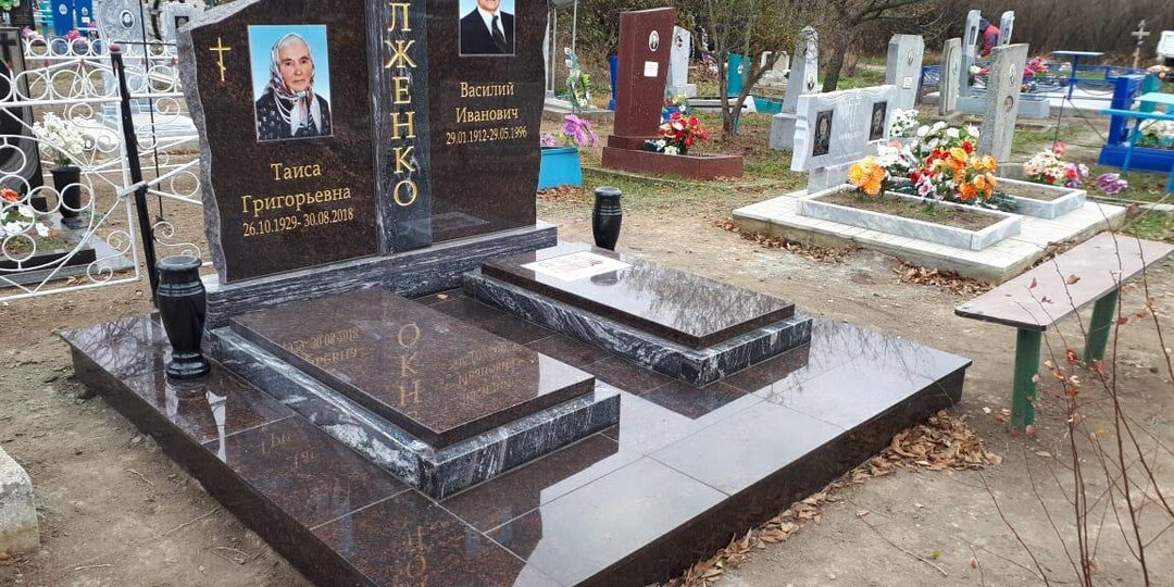 Из каких материалов изготавливают памятники на могилу