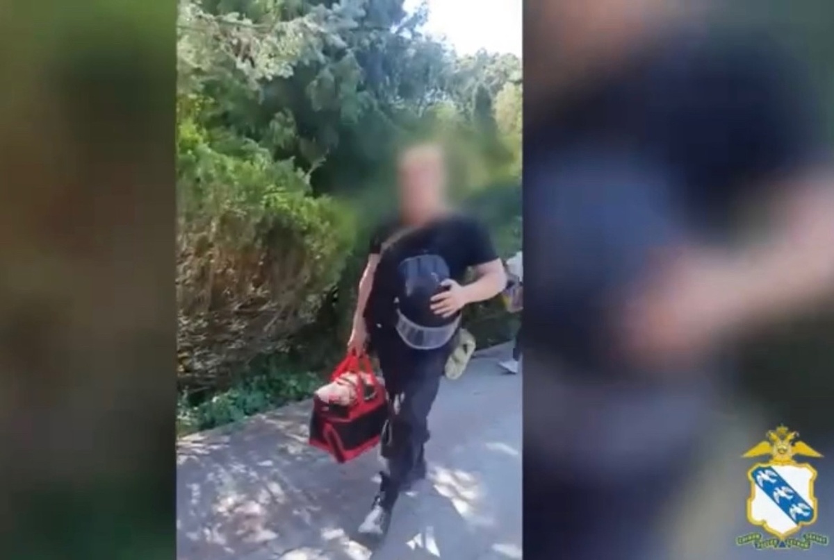    Курские полицейские во время режима КТО и ЧС помогают в эвакуации жителей приграничья
