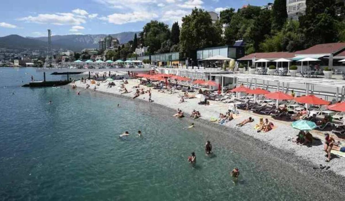     Пляж Ялты. Источник: ria.ru Автор фото: Константин Михальчевский