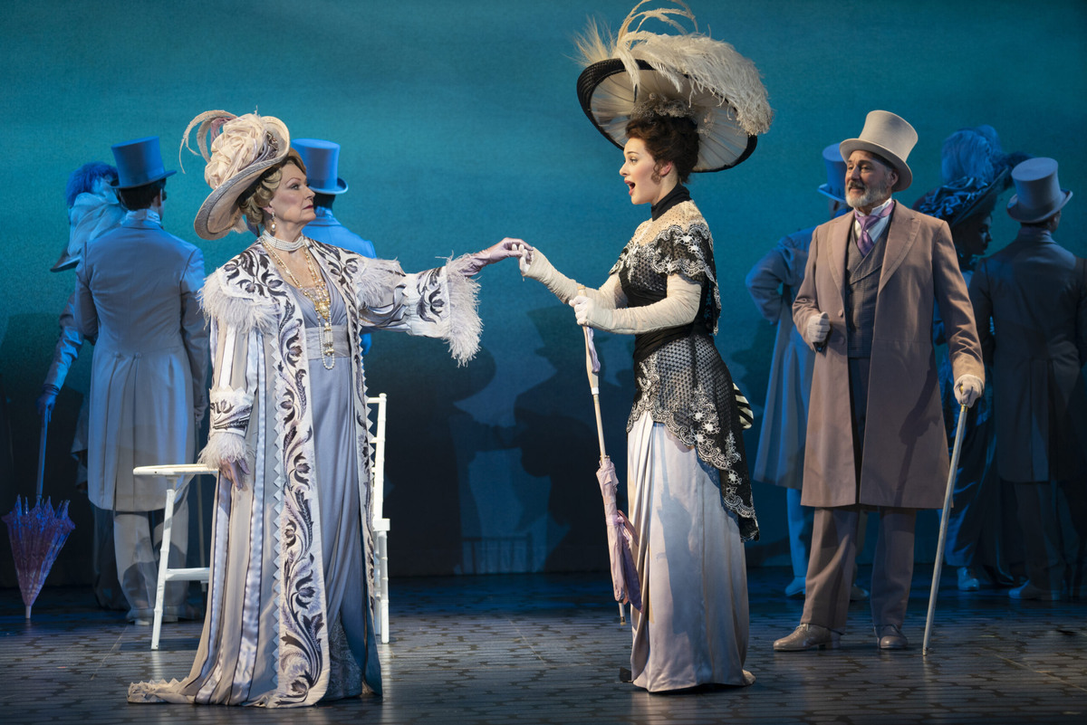 Источник обложки: https://www.startribune.com/broadway-tour-of-my-fair-lady-gorgeous-and-problematic-at-orpheum-in-minneapolis/568486052/