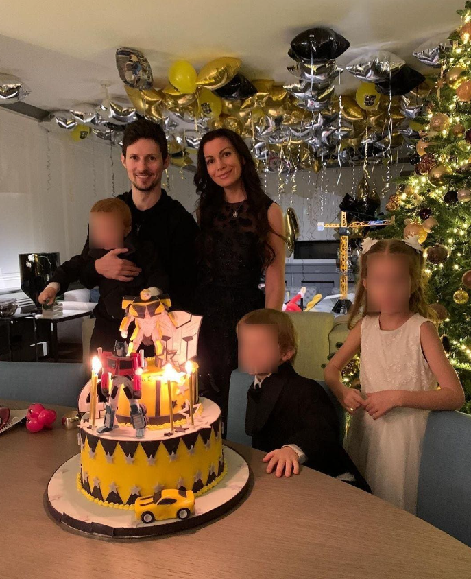     Павел Дуров, Ирина Болгар и их дети