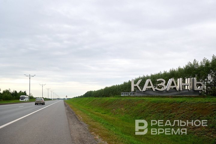 Стелу устанавливают к саммиту БРИКС. Динар Фатыхов / realnoevremya.ru