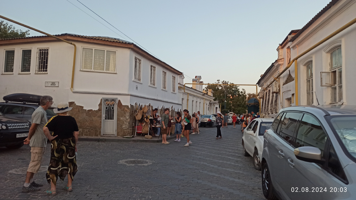 Улица Караимская вечером