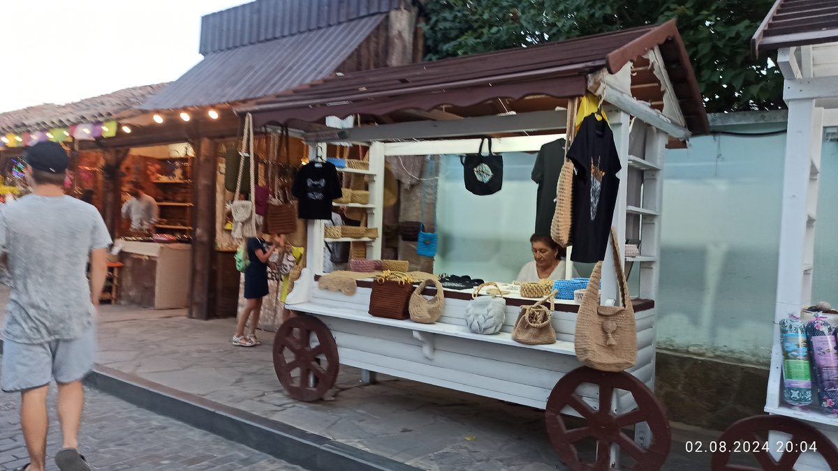 Вечерняя ярмарка на Караимской