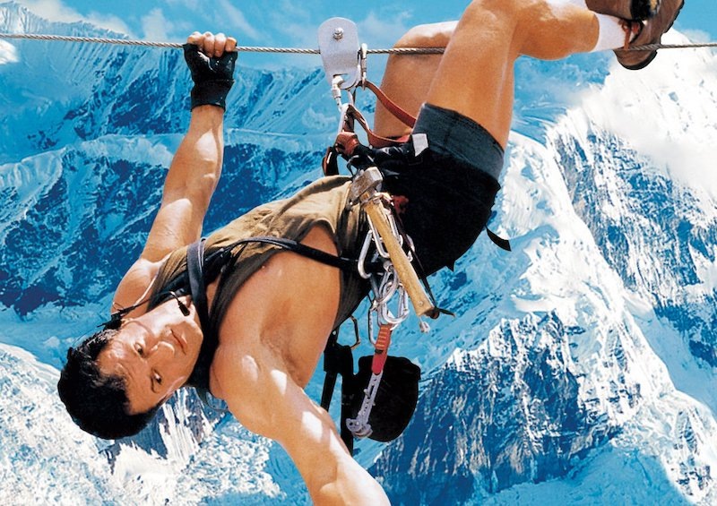 Кадр из фильма "Скалолаз", 1993 г