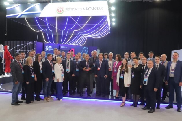 Прибывшая на форум делегация из Татарстана. Фото Михаила Перикова