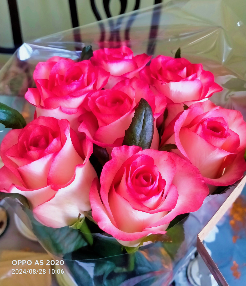 Сестра бабушки заказала букет. Сама живёт в Подмосковье. 