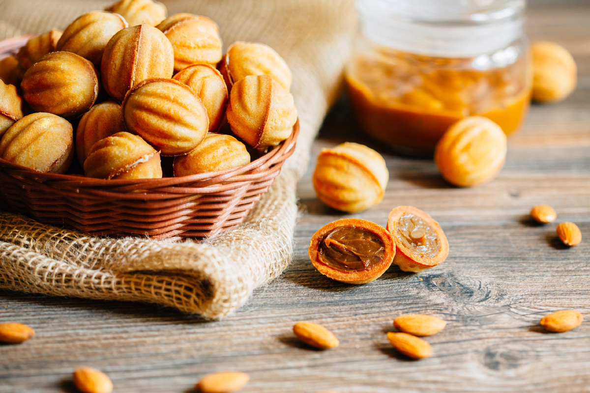 Орешки со сгущенкой Источник: yandex.ru