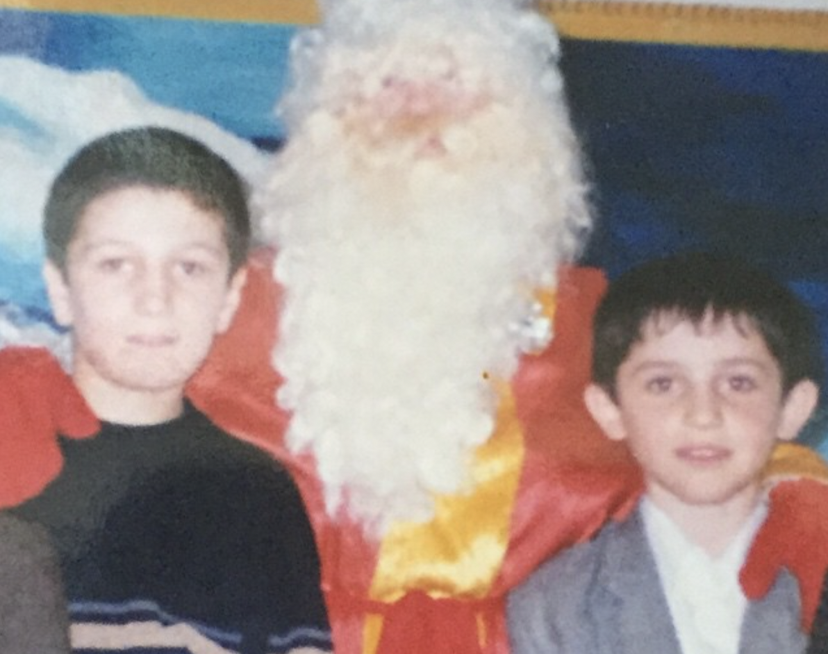 Абубкар Нурмагомедов (слева) и Ислам Махачев (справа) учились в одном классе