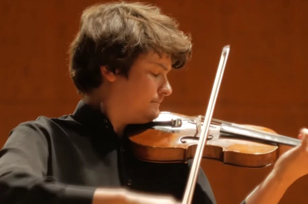    Скрипач Лундстрем посетил Единый пункт отбора на военную службу в Москве