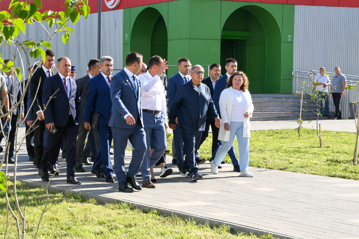 Рабочую поездку Рустам Минниханов начал с Нижнекамска. Фото: rais.tatarstan.ru