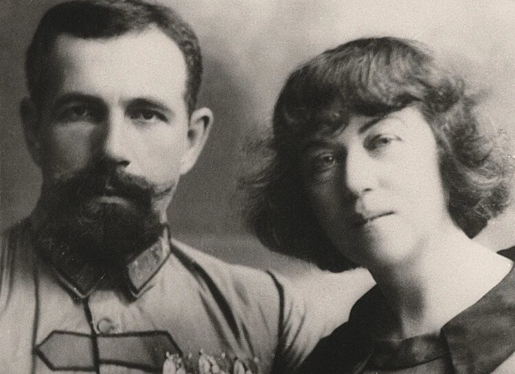 Бурный роман Коллонтай с наркомом Дыбенко закончился первым советским гражданским браком, впрочем, краткосрочным. Фото: С. Арановоич/РИА Новости
