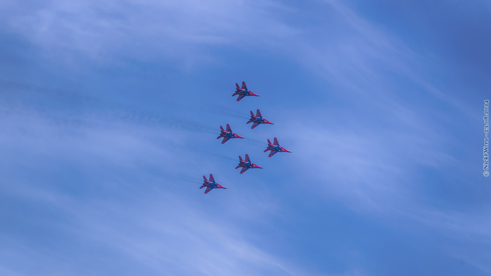 1. Пилотажная группа "Стрижи" в небе над Кемерово © NickFW.ru — 23.08.2024г.