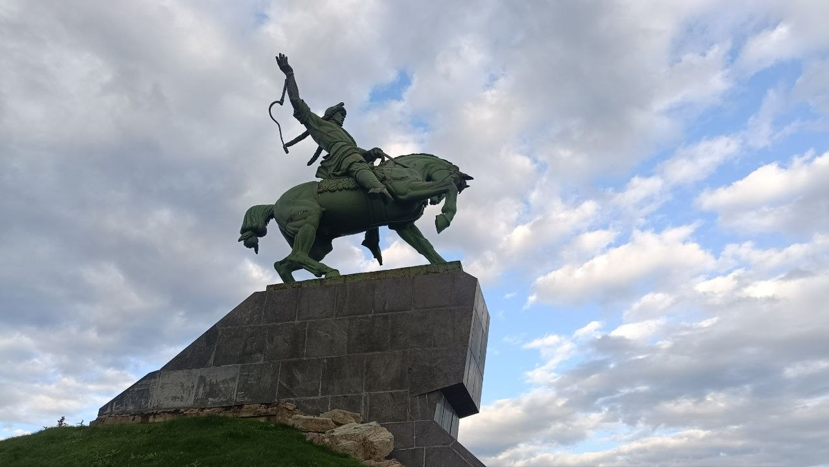 Памятник Салавату Юлаеву