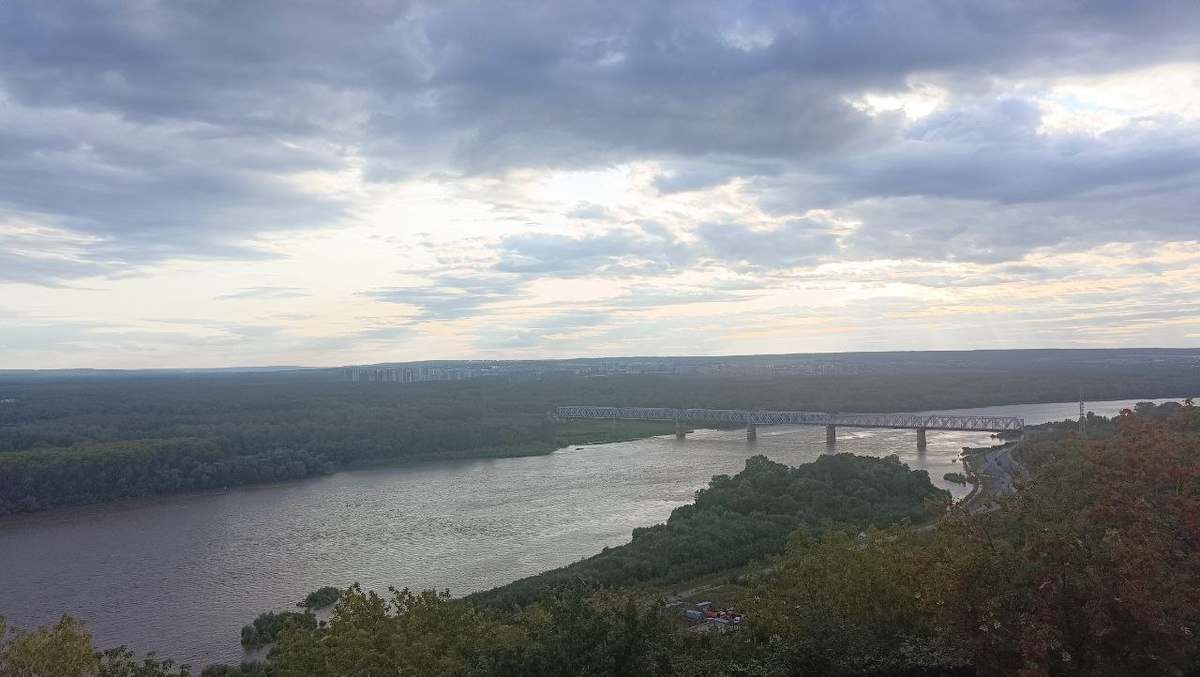 Вид со смотровой площадки около памятника