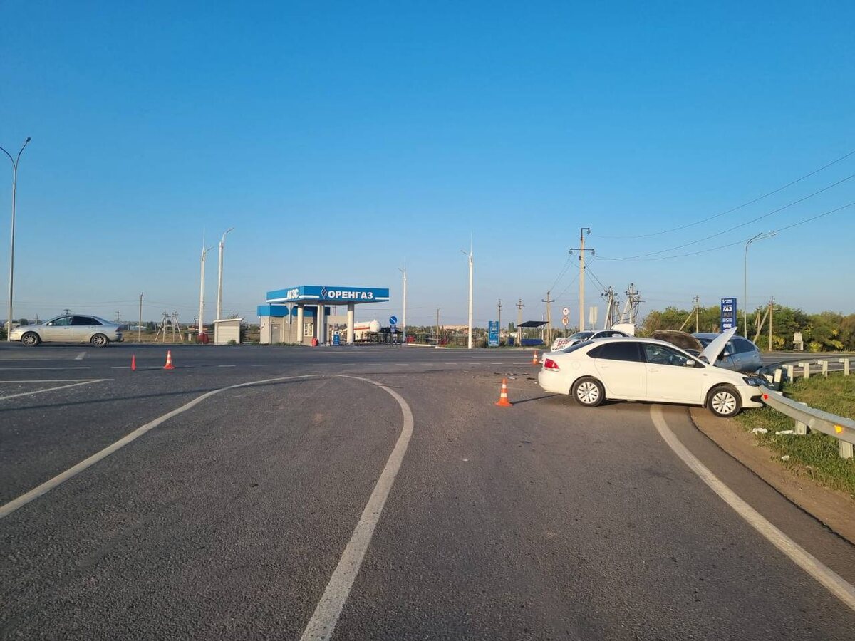  📷    Под Оренбургом столкнулись три автомобиля. Один человек погиб Кристина Просвиркина
