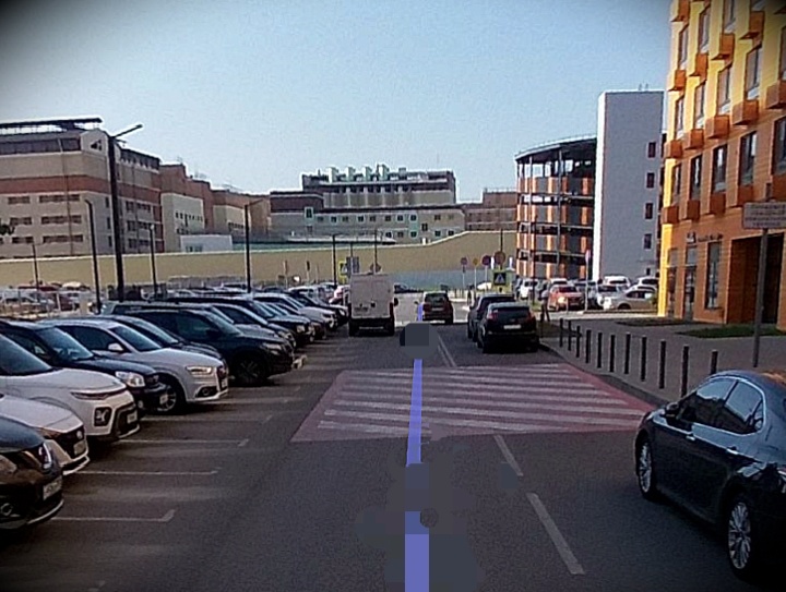 Как бы много парковочных мест тут не было, свободное надо еще поискать.